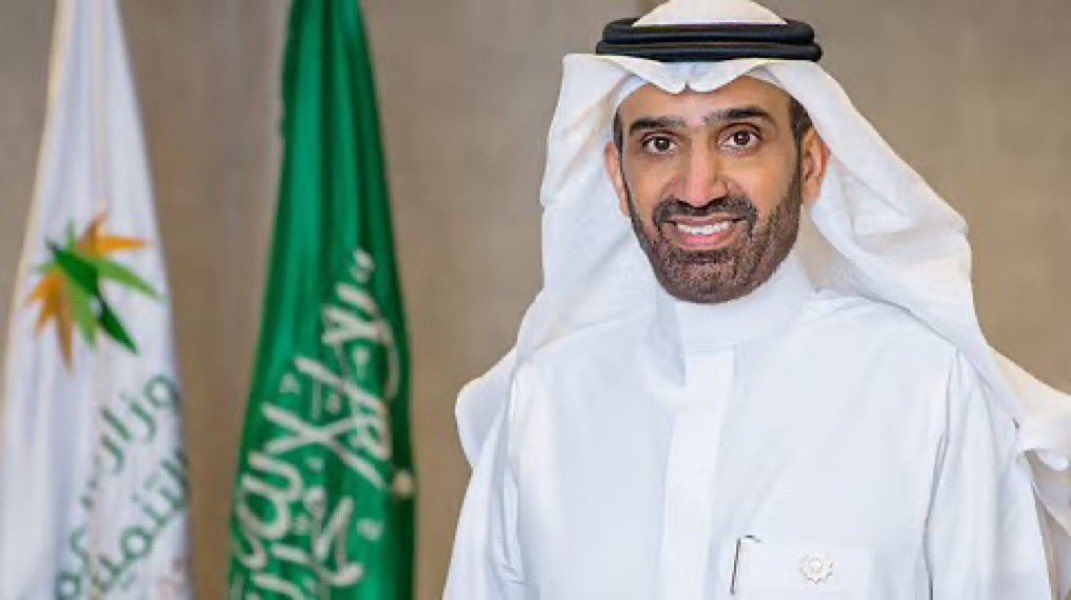 هجمات إلكترونية مُوجَّهة تستهدف وزير الموارد و التنمية الإجتماعية .. خلفيات مريبة و حرب نفسية تستدعي اليقظة.  

في ظل تصاعد سجال إلكتروني لاذع، تتعرض شخصية معالي وزير الموارد و التنمية الإجتماعية لهجومٍ شرس من حسابات مجهولة الهوية، ترفع شعارات "التوطين" غطاءً لها، لكن خلف هذه