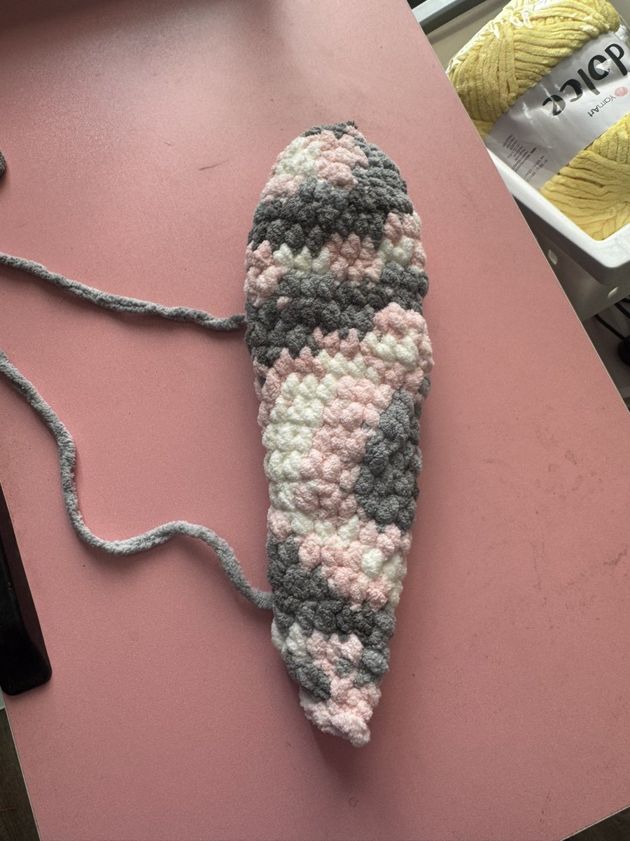 abigail_blount's tweet photo. First piece done and I’m loving how soft and squishy this is turning out! Any guesses what it’ll be?
#Mamaphantcrafts #CrochetWIP #ChunkyYarn #PlushieInProgress #MakersGonnaMake https://t.co/jcdKfxLPP2
