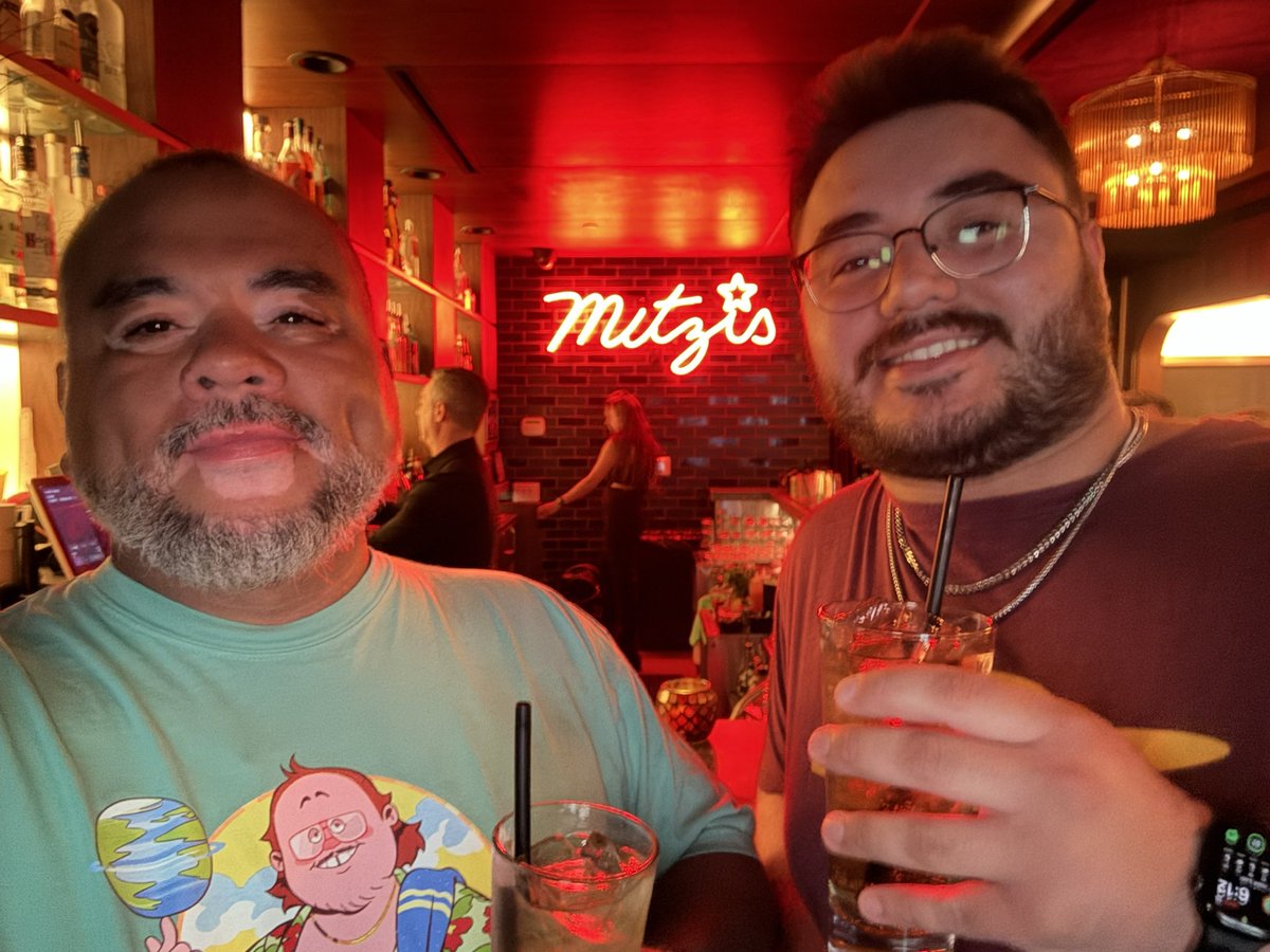 Vasquezd77's tweet photo. @joerogan  @JoeyDiazCOCO  sons 1st time @comedymothrship  all the way from Iowa!! 
@dieghoee See yall @10!! https://t.co/5TmhTkEPfA