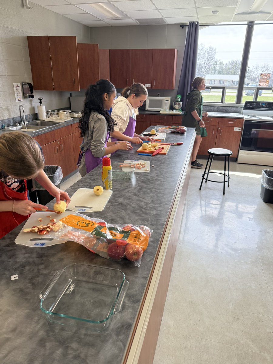 BizMathGuy's tweet image. Business Math 6- Today’s Formula: Apple Crisp + Knife Skills = Business Math 6 Tastes Success! @ByronMSBears @ByronBears #BizMathGuy