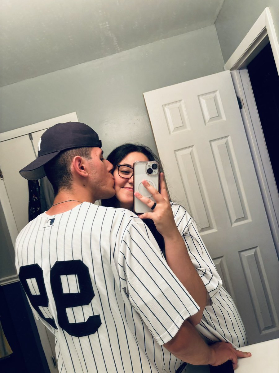 TheJoc26's tweet image. A year ago I decided to leave school early to meet this girl at her job and it turned out to be the best decision I could of ever made Happy 1 Year Anniversary @amberwizz I love you forever ❤️