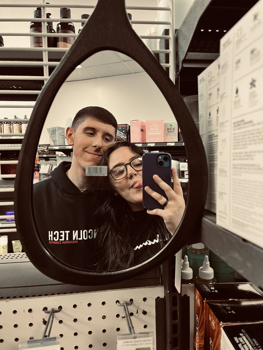 TheJoc26's tweet image. A year ago I decided to leave school early to meet this girl at her job and it turned out to be the best decision I could of ever made Happy 1 Year Anniversary @amberwizz I love you forever ❤️