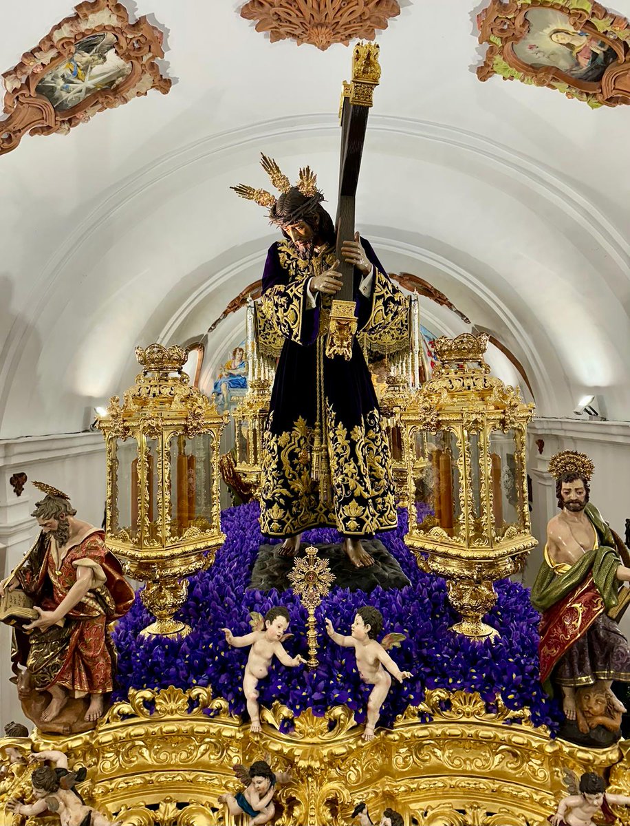 El pueblo aguarda ansioso la llegada de su señor