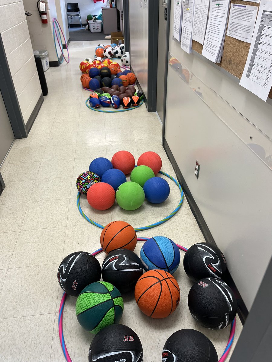 margaret_ps's tweet image. Thank you to our amazing school council who supported our refresh of our DPA bags! Student leaders helped blow up balls and organized equipment before stuffing classroom bags. #thankyou #readyforspring #MustangProud #happykids ⚽️🎾🏈🏀🖍️