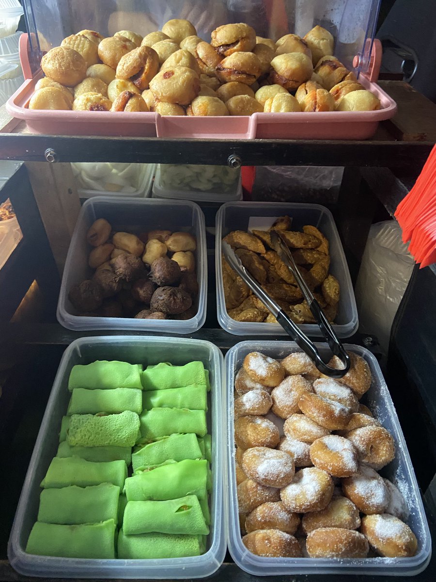 Twt_Cyberjaya's tweet photo. Lama betul tak singgah sini. Pagi ni dapatlah beli sarapan di Nasi Lemak Myvi Merah. https://t.co/rp8QGc2Vff
