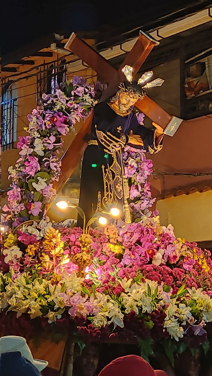 SavignanoLuis's tweet photo. Procesión de nuestro Jesús de Nazareno en El Hatillo. #elhatillo #venezuela https://t.co/vdQe1DWKrB