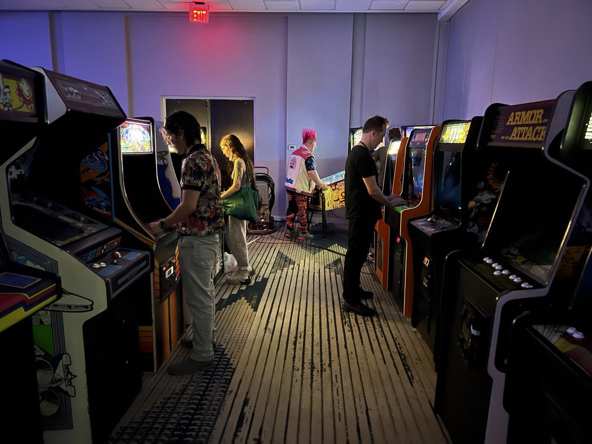 NEON Retrofest tweet media