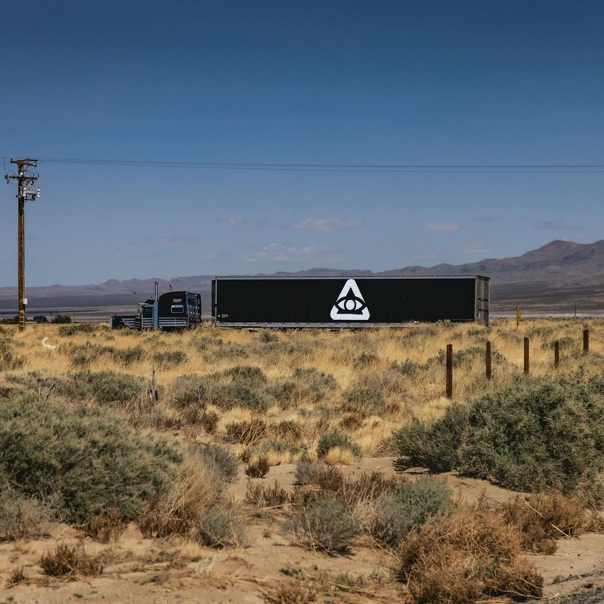 YEAT
THE BELL 🔔

FRIDAY 🚨