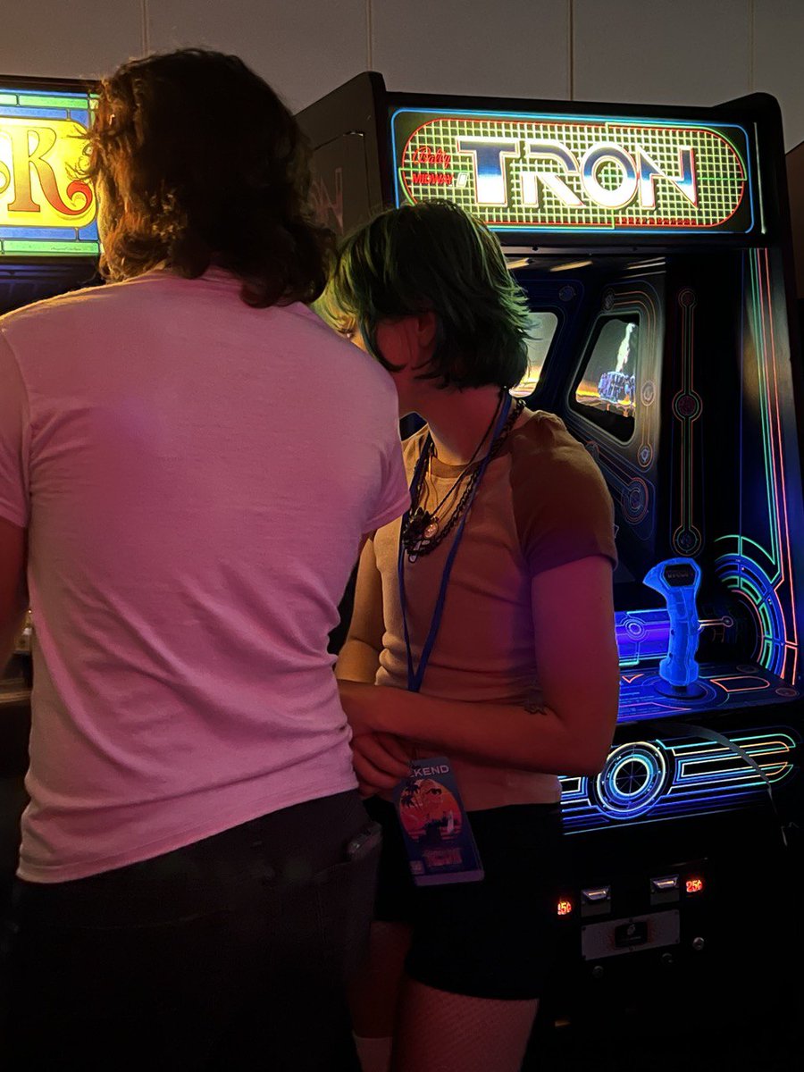 NEON Retrofest tweet media