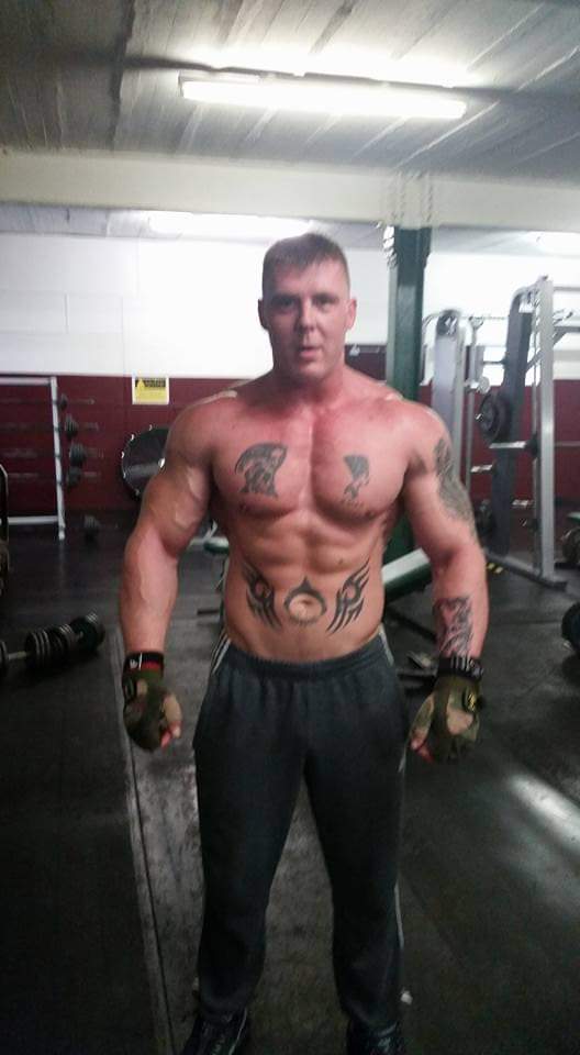 IsleMason666's tweet photo. Cousin doing what he does best #Gym #Gymrat #Gymbro #Gymlover #Weightlifting #Strongman #Yorkshire #England https://t.co/904zbKhmny