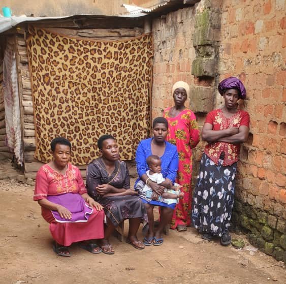 Single mothers in the slums face immense challenges daily, sacrificing for their children’s needs. Their resilience &amp; love inspire hope for a brighter future. Let’s support them in breaking the cycle of poverty. ❤️ 
Call/WhatsApp: +256776839595
#SingleMothers #Community #KGDL