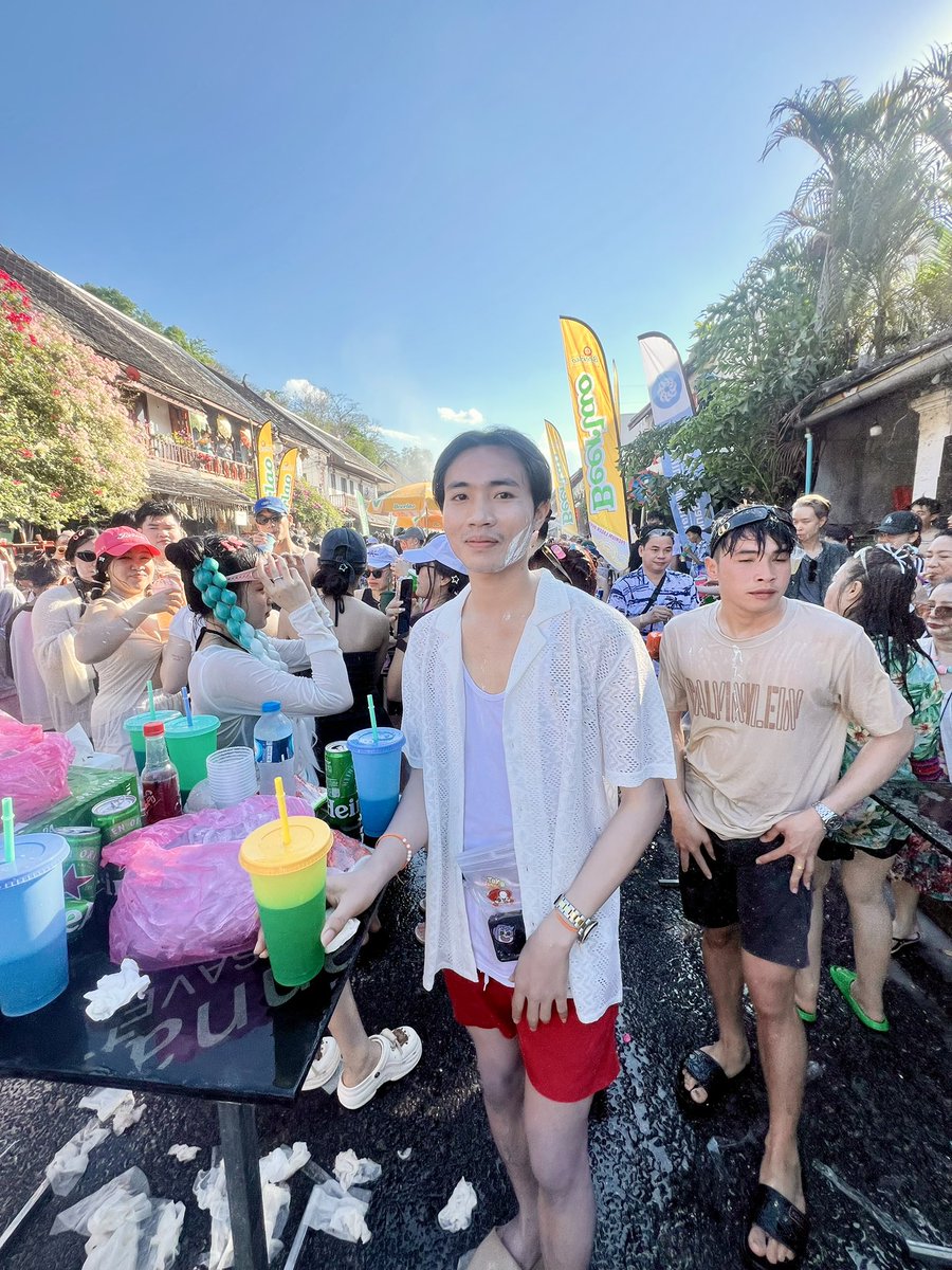 Aris__lll's tweet photo. ມາເຢີ້ມ່ວນແທ້ໂອະ
                    Happy Laos New Year🇱🇦💦💧
#หลวงพระบางเมืองมรดกโลก #ສະບາຍດີປີໃຫມ່2025 https://t.co/APhlblwJGP