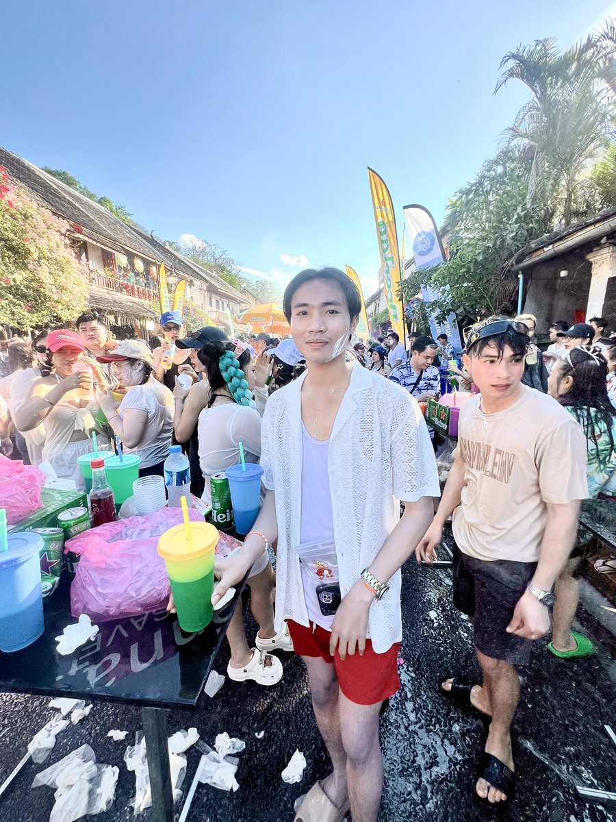 Aris__lll's tweet photo. ມາເຢີ້ມ່ວນແທ້ໂອະ
                    Happy Laos New Year🇱🇦💦💧
#หลวงพระบางเมืองมรดกโลก #ສະບາຍດີປີໃຫມ່2025 https://t.co/APhlblwJGP