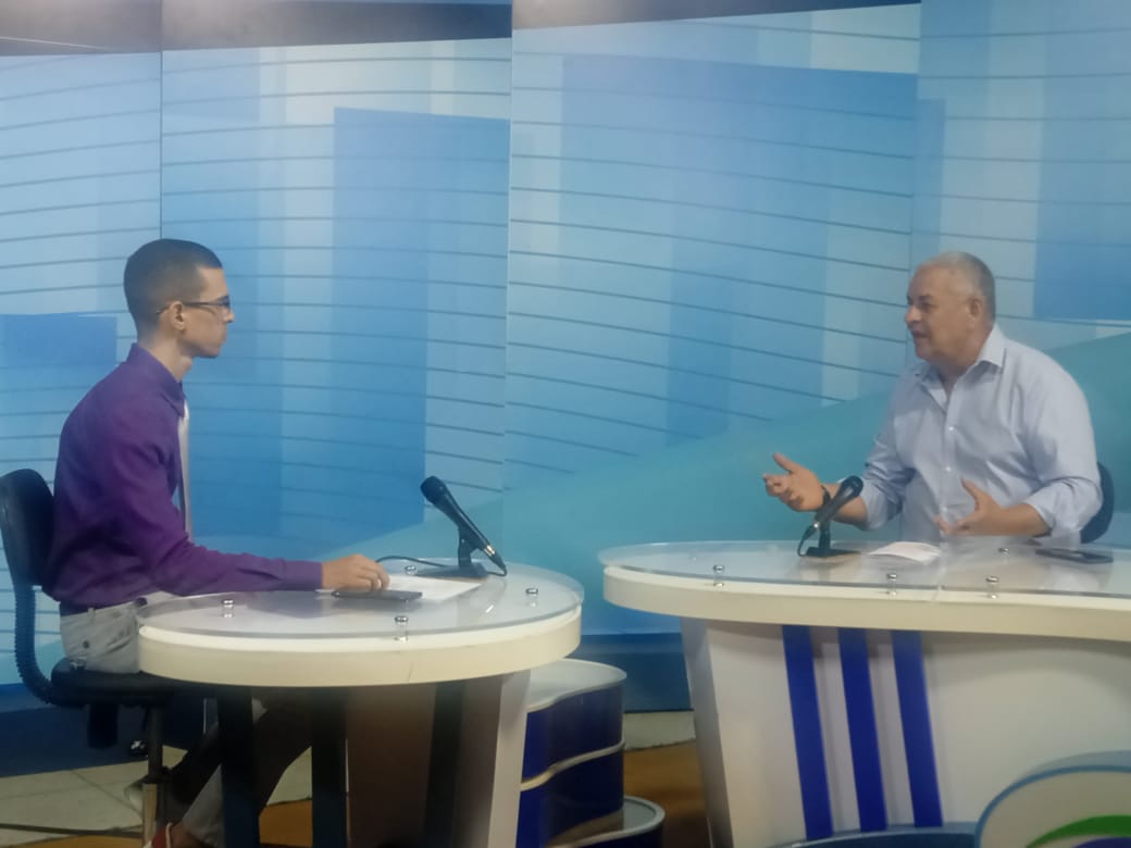 📢 El gobernador de Holguín anunció en Tele Cristal la próxima Feria de Empresarios, un espacio clave para fomentar alianzas y encadenamientos productivos. Siguiendo la Ley 162  promovemos la transparencia y el diálogo. ¡Juntos por un futuro próspero! 💼🌟 #HolguínSí