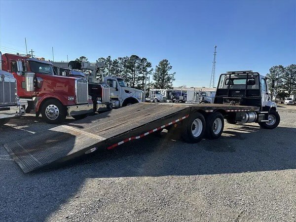 2020 Freightliner 114SD Hydratail Rollback ~ Only 117,000 Original Miles ~ Detroit DD13 ~ 505 HP ~ Allison 4500RDS ~ 20k Front \/ 46k Rears ~ Full Double Frame ~ 28′ Ledwell with Winch ~ Only One Owner ~ Financing Available with Your Good Credit