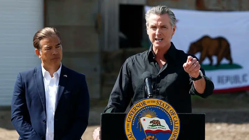 🇺🇸 | California se convierte en el primer estado de EE.UU. en demandar a Trump por los aranceles.

El gobernador de California, Gavin Newsom, presentó una demanda contra la oleada de aranceles impuesta por el presidente de Estados Unidos, Donald Trump, que ha trastocado el