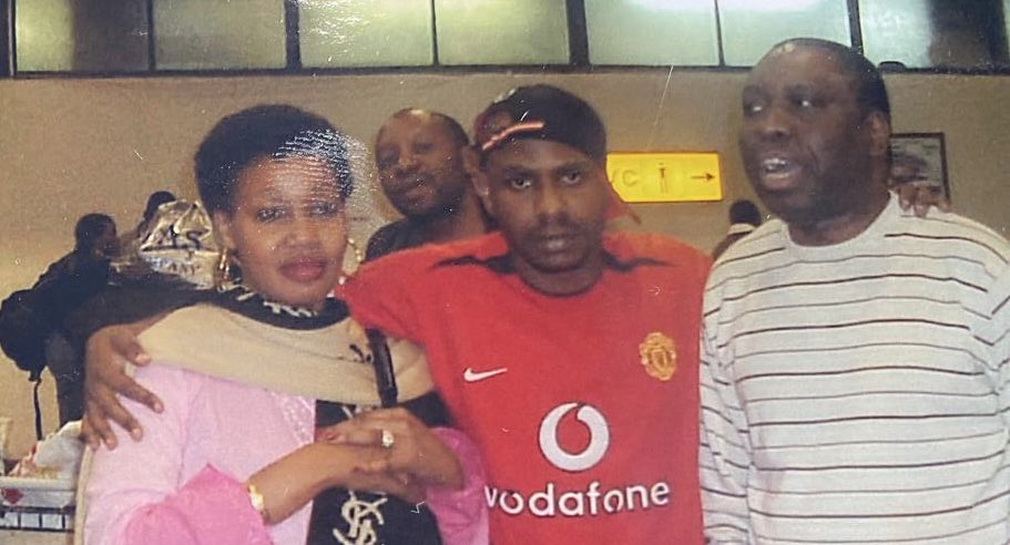 #TBT ya NGUVU!
Kutoka kushoto: Hayati Hafsa Mossi- Mtangazaji wa BBC,MB-AM 🇧🇮kabla ya kuuawa 2016. Anayefuata ni JOJ 🇹🇿- Mtangazaji wa BBC na baadaye  Msemaji IOC- hapo Kati ni DMD  <a href="/crownfmtz/">Crown FM</a> na @crowntvtz  na Mtangaza nia ya Ubunge (Jimbo La MV)  na mwisho kabisa ni Tido Mhando