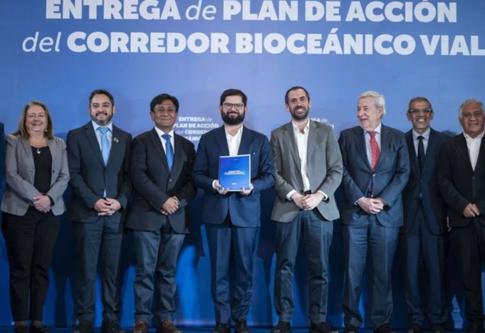 MasContainer's tweet image. #Chile presentó el plan de #acción para #implementar en el #país el #megaproyecto #bioceánico de #infraestructura que busca conectar #Sudamérica con #Asia, una iniciativa impulsada junto a #Paraguay, #Argentina y #Brasil. mascontainer.com/chile-busca-co… @gobiernochilecl