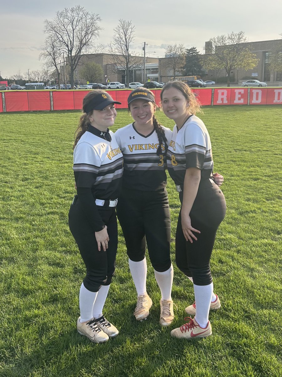 St. Laurence Softball tweet media