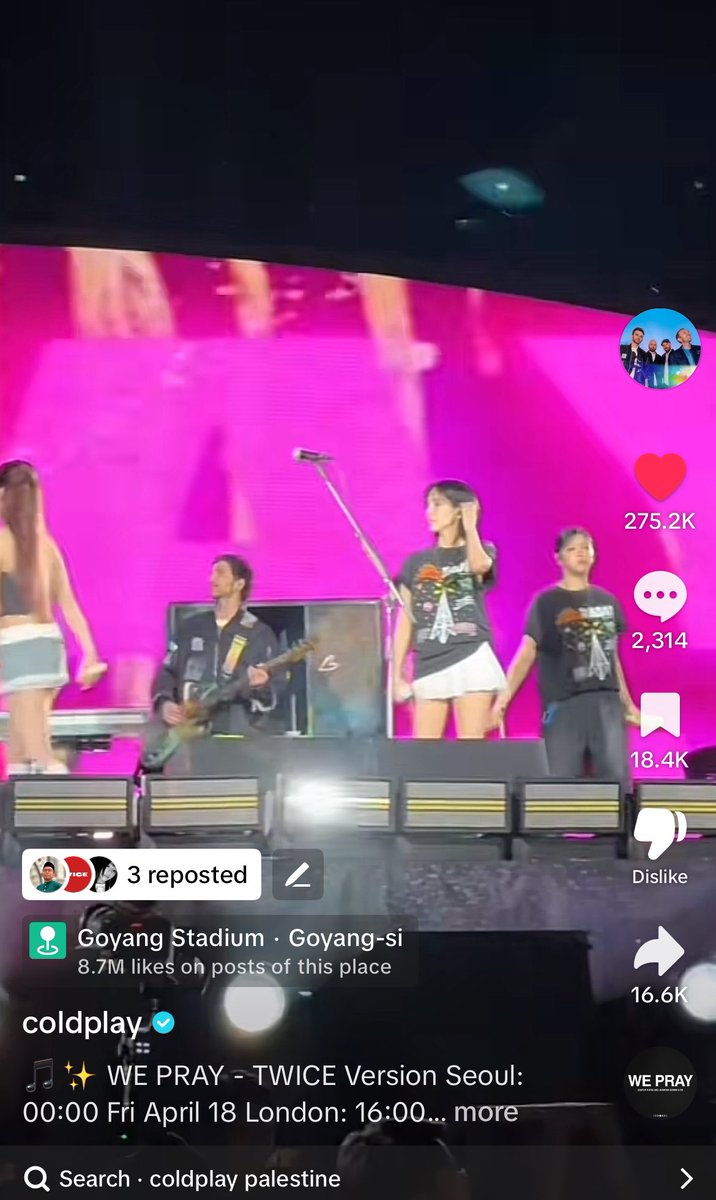 ajezzzzzzz's tweet image. The TWICE members were all wearing T-shirts with the colors of the Palestinian flag too. 

🤍🖤💚❤️ #WEPRAY_TWICEVersion