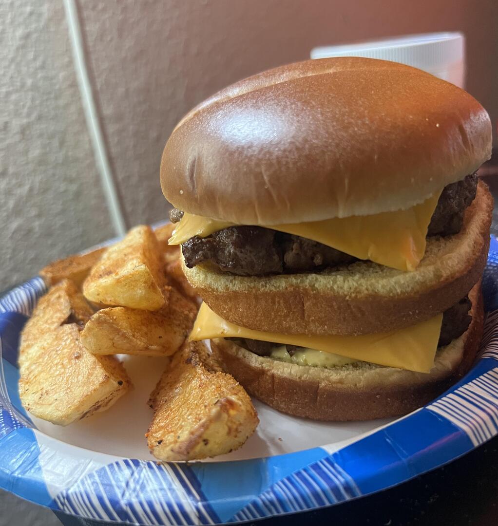 gamefamex's tweet image. Fiancés attempt of the Big Mac 
👉 amzn.to/3ILCEu6
#ad #BigMacChallenge #FastFoodFun #CoupleGoals #FoodieAdventure #BurgerLove #foodie #burgers #cooking #fastfood #trending #sandwiches #yum #foodpoll
