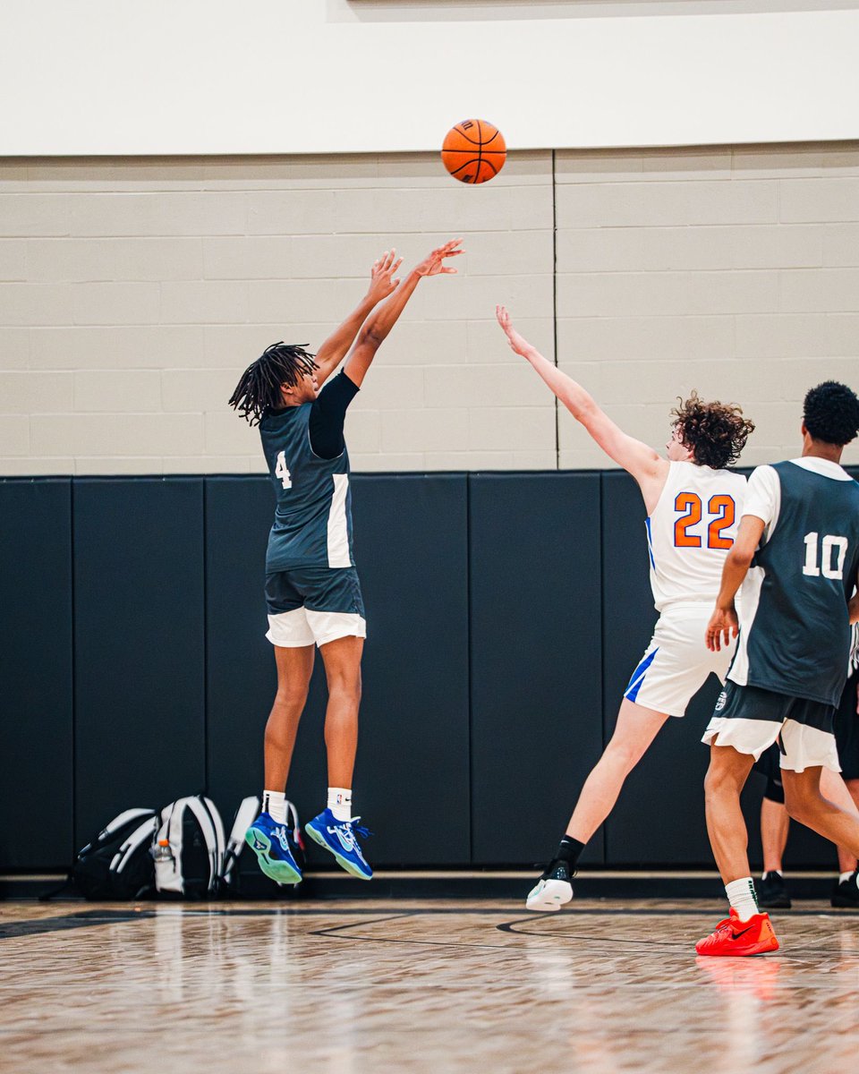 Ngijol Songolo (@5ongolo) on Twitter photo One of the biggest revelations of the #AlabamaClash, Marcus Perry (<a href="/Marcustotuff04/">Marcus Perry 2027</a>) impressed with his all-around scoring.
A knockdown shooter, he has the skill and athleticism to attack close outs and finish with authority in the paint.
2027 standouts: madehoops.com/made-society/a… One of the biggest revelations of the #AlabamaClash, Marcus Perry (<a href="/Marcustotuff04/">Marcus Perry 2027</a>) impressed with his all-around scoring.
A knockdown shooter, he has the skill and athleticism to attack close outs and finish with authority in the paint.
2027 standouts: madehoops.com/made-society/a…