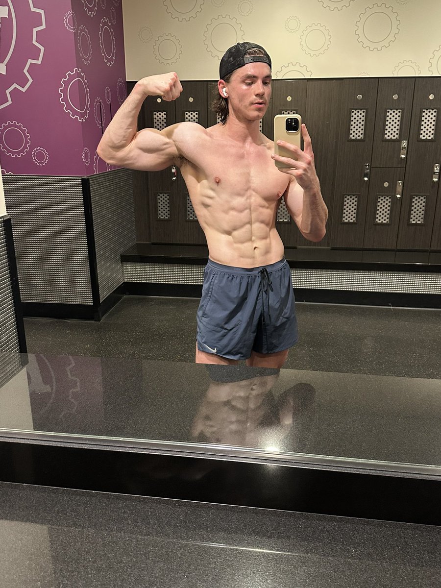 jossalpha1's tweet image. My biceps make you weak