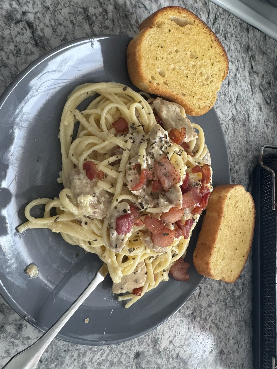 JustHydration's tweet image. First time ever making homemade chicken carbonara!