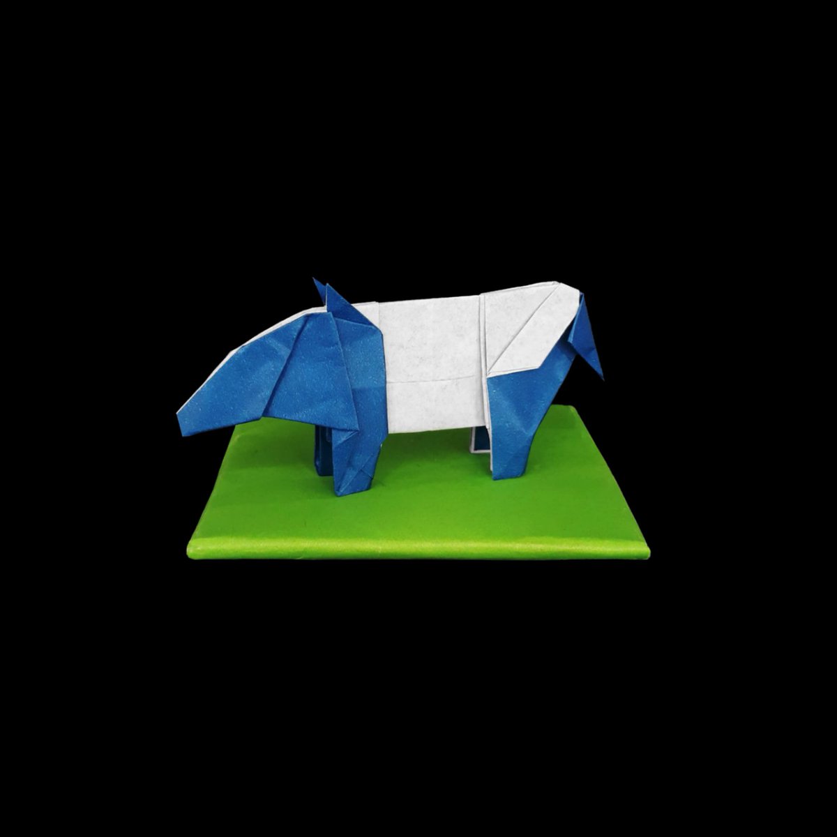 🐘🐘🐘🐘  
Tapir by Hsi Min Tai 
 
#折り紙 #origami