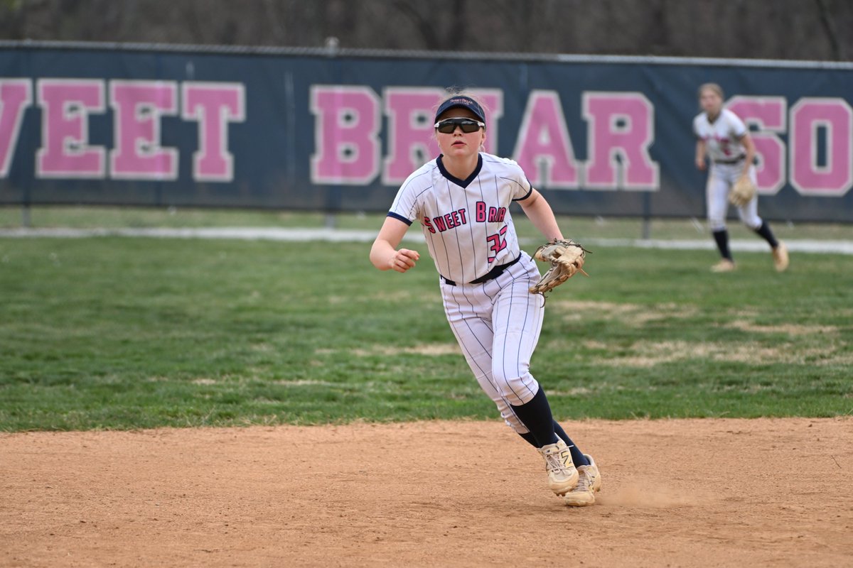 Sophomore Emma Staton recorded a career-high 8️⃣ put outs in game two of today's doubleheader against No. 18 Randolph-Macon 👏👏

📰: vixenathletics.com/news/2025/4/16…

#upupsweet | #vixenFIERCE