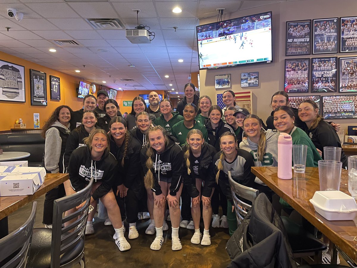 GBPhoenixSB's tweet image. A huge thank you to the Wolfgram family for hosting our team for a meal after the St. Thomas game! We had delicious food at Jonesy’s in Hudson, WI!