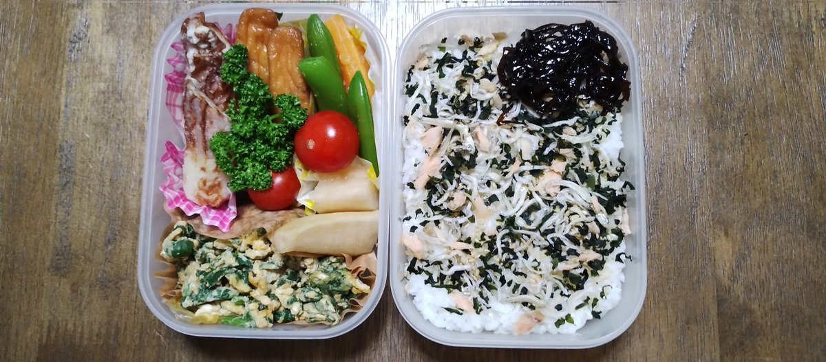 今日のお弁当。ほうれん草の卵とじ。竹輪の天ぷら。人参とさやいんげんの炒めもの。さかなのさつま揚げの煮物。鮭とワカメとチリメンのふりかけ。塩昆布。大根の甘酢漬け
#お弁当作り 
#5種類のおかず
#栄養バランス
#大根の甘酢漬け
