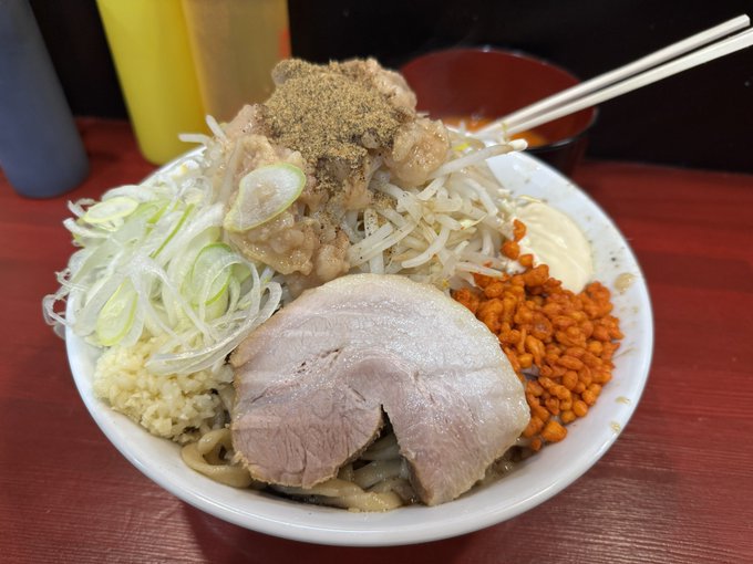 東陽町の鷹の目でまぜそば大+コッコマン
普段まぜそば系はあまり食べないのですがコッコマン(生卵玉葱生姜)でつけ麺風で行けるじゃん!という感じでヌルリと行けてしまいました 美味くて満足! 