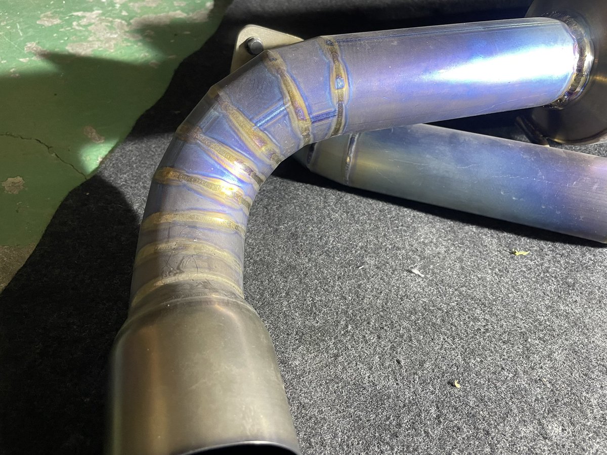 皆様おはようございます
テンパリ過ぎて自動起床装置が作動中の
アイヤマです
日当5000円の分割払い25年前の丁稚奉公時代の作品です
こっそり材料かすめて夜中に製作、フルチタン…小銭しかポッケになかったけど楽しかったなぁ〜25年ぶりにお会いして最終形態に
感謝しかありません