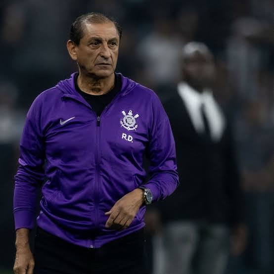 Snaihtniroccccc's tweet photo. 🚨 Ramon balança 

Após derrota para o Fluminense, Ramon Diaz balança a rola após urinar em banheiro da neo química arena arena.

"a última gota sempre cai na cueca, incrível" diz técnico do Corinthians https://t.co/OeMHCkpTuA