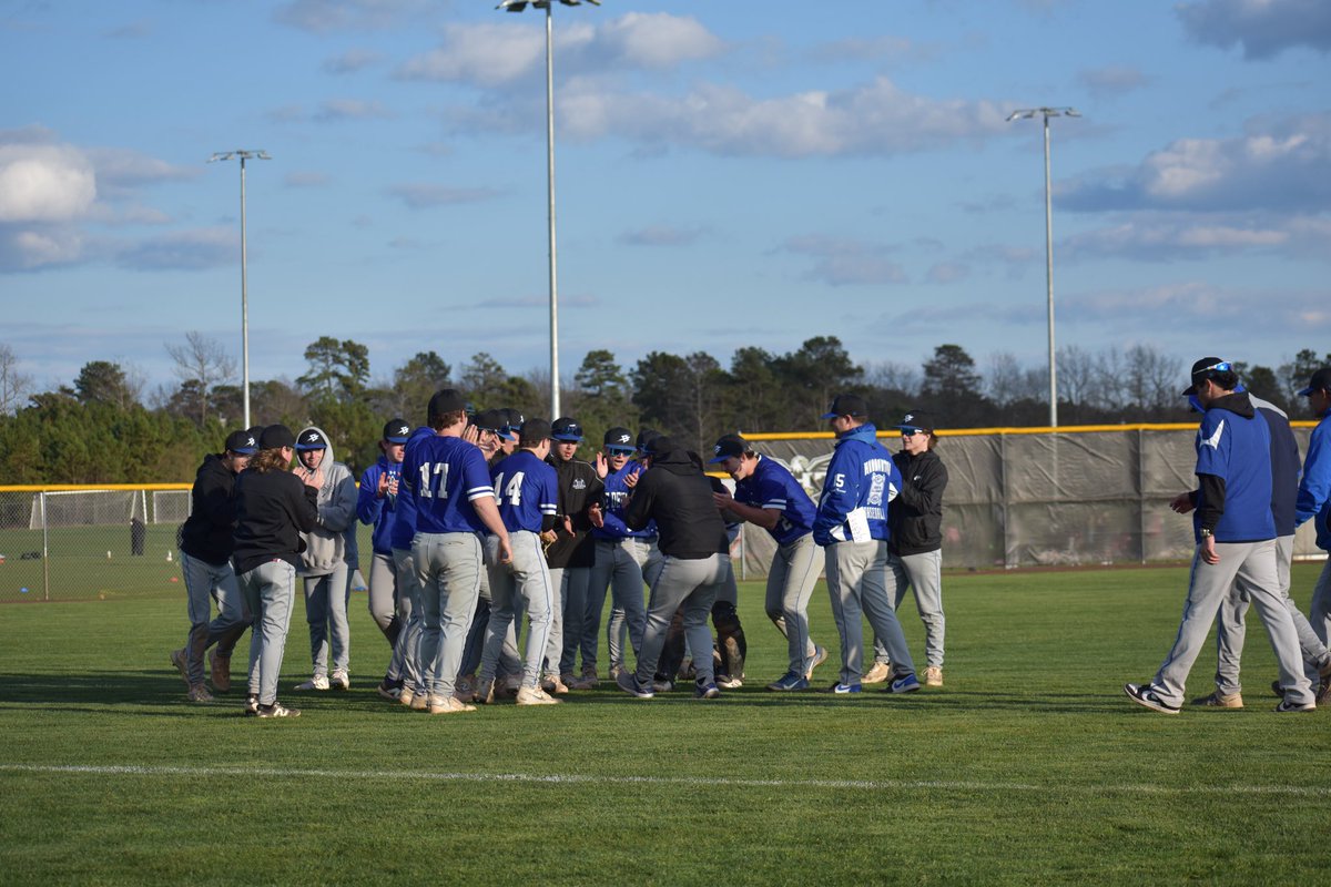 HHSDevilsBB's tweet image. Hamm 9 EHT 8
PJ Hroncich 2-2, HR, 3 RBI
Kole Bagnell 3-5, 2 2B, 2R, 2RBI 
Jax Miller, Landon Haines, Nate DiPompo 2 hits apiece! 
#nextpitch