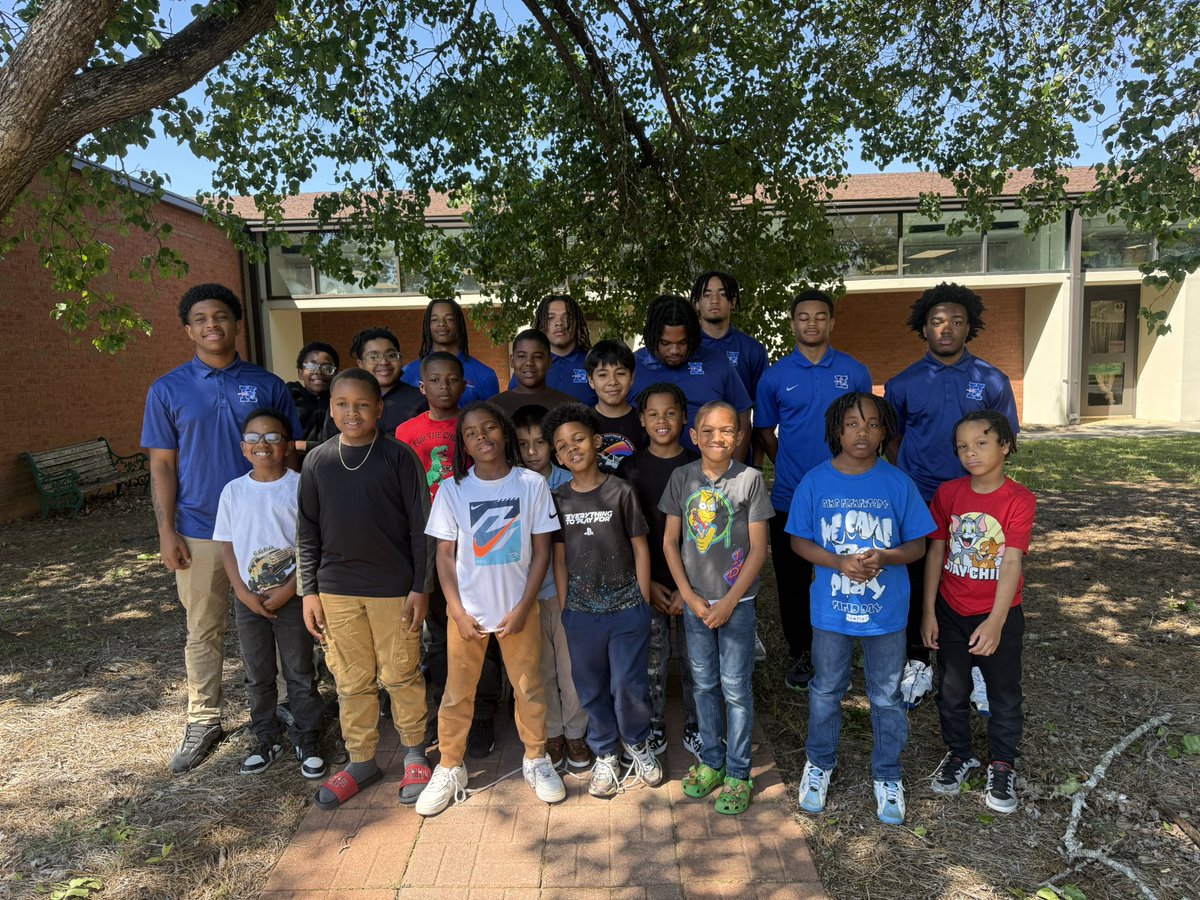 Sims Families Being Involved (F.B.I.) (@simsgetinvolved) on Twitter photo Our boys mentoring program focused on sportsmanship! Members of the Heritage High School athletics program led by Dr. Powell-Harris engaged our scholars with rich discussions and a fun time in the gym! <a href="/dl_sims/">D.L. Sims Elementary</a> <a href="/GReadingCafe/">SGraves Learning Cafe</a> THANK YOU for the partnership! Our boys mentoring program focused on sportsmanship! Members of the Heritage High School athletics program led by Dr. Powell-Harris engaged our scholars with rich discussions and a fun time in the gym! <a href="/dl_sims/">D.L. Sims Elementary</a> <a href="/GReadingCafe/">SGraves Learning Cafe</a> THANK YOU for the partnership!