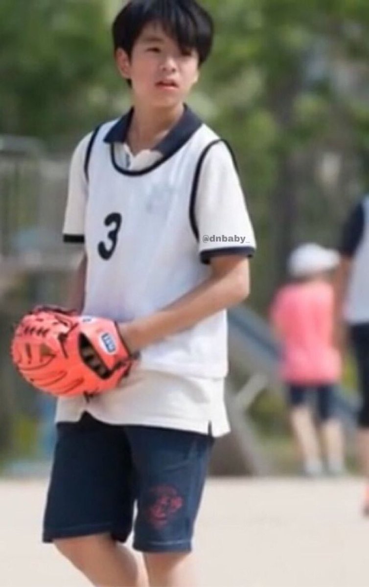 lvlyjhk's tweet photo. yoon jaehyuk you must be the happiest person today right? considering he likes baseball and hello kitty so much🥹 https://t.co/ZmAwmWjXF1