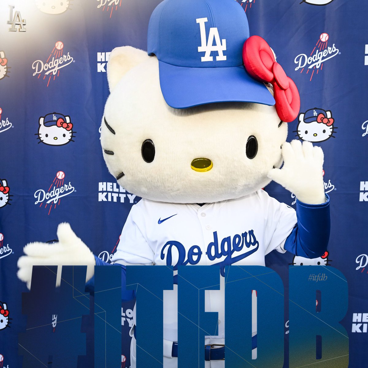 lvlyjhk's tweet photo. yoon jaehyuk you must be the happiest person today right? considering he likes baseball and hello kitty so much🥹 https://t.co/ZmAwmWjXF1