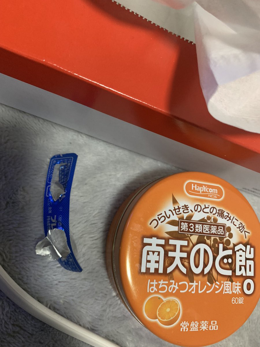 YuSa_MaSa1982's tweet photo. #monn
#スマホフォトコンテスト
風邪薬とのど飴。
春風に揺れるティッシュを添えて
南天のど飴、ほんのり甘くて食べやすかったです。
わかってますとも
「違う、そうじゃない。」って
かぜっぴきですので
コレでかんべんして下さい、、。 https://t.co/TIMyCppCd8