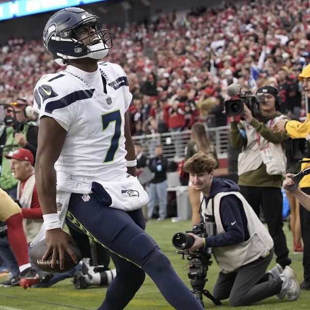 reichsrevenge's tweet photo. Stoked to share I have started a full time position as Social Producer @Seahawks! I want to thank @LukerBenna and @josephlipsen for all the opportunities and memories I have already made, and excited for the future. 

Go Hawks! https://t.co/iXVP4yAs6R