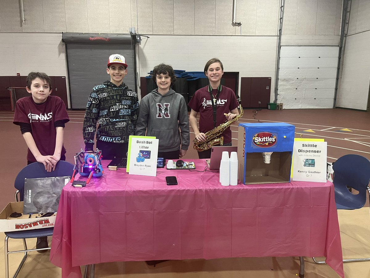 NMSTechClass's tweet image. Celebration of Learning @NorthbridgePS. Great night celebrating the CS program with my student helpers. #code @GirlsWhoCode