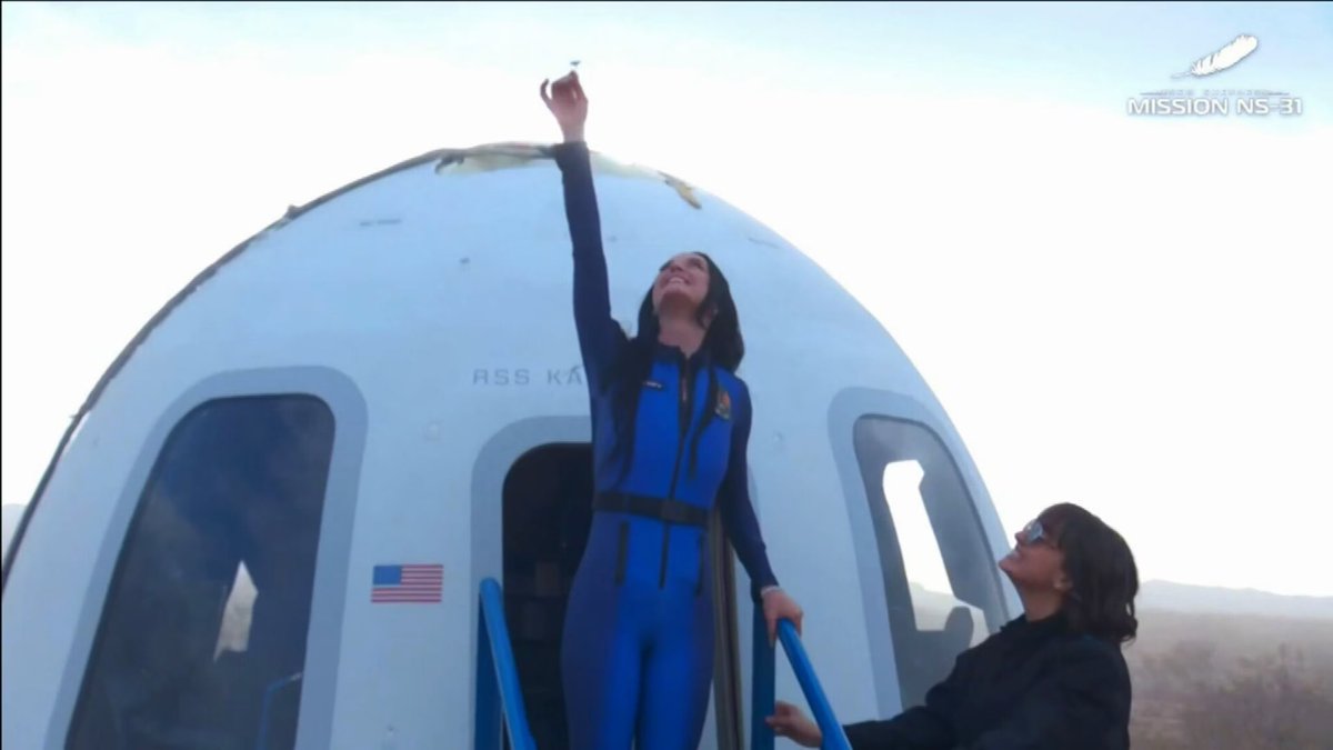 ELDuderina7's tweet photo. The ultra rich use our world as a playground. Pissing away millions to mess around in space, while people starve. Emitting more Co2 than an ordinary person would in their whole lives. And marketed to us as female empowerment! How dumb do they think we are? 

The system is rotten. https://t.co/izJ4LPZ8uT