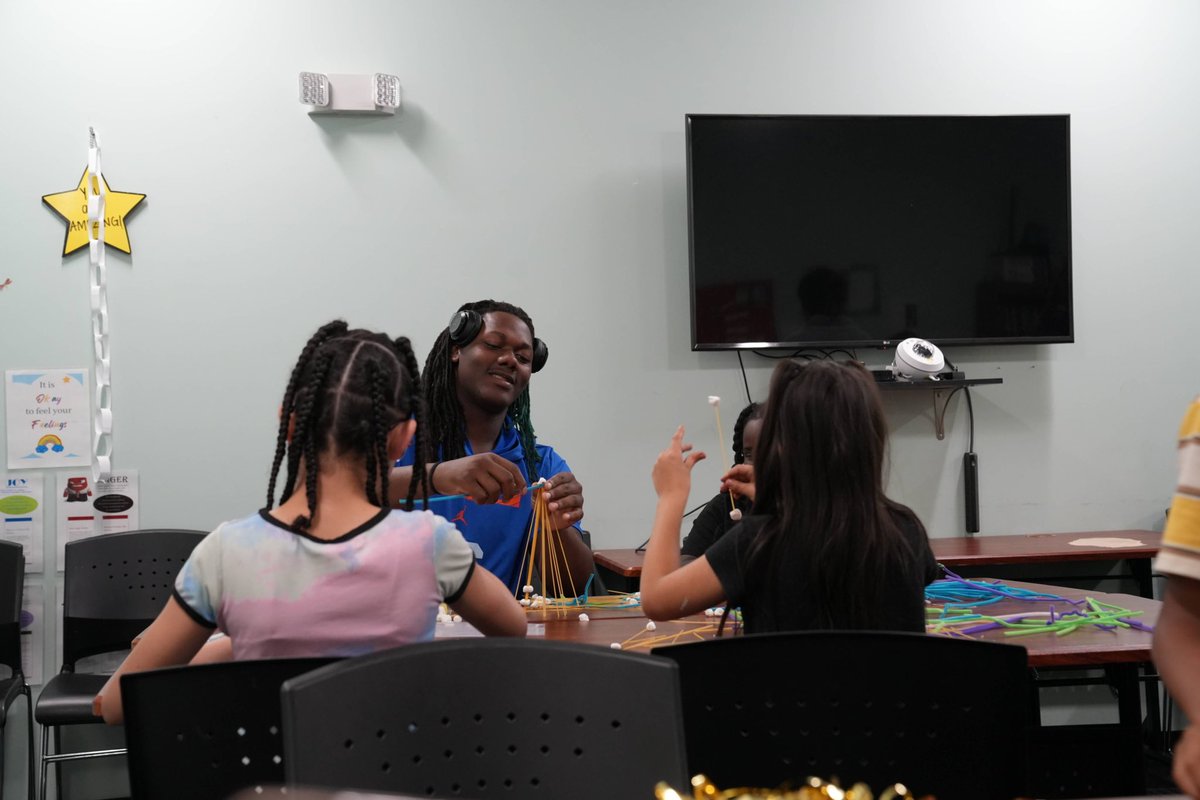 Jahari Medlock (@1v_world) on Twitter photo Met some awesome kids at the Partnership for Strong Families Library Partnership Resource Center. Do you know about the great work they do, including after-school homework help and fun programs? Get involved here nms.onl/mrp96y24 <a href="/Fl_Victorious/">Florida Victorious</a> #FVFoundation Met some awesome kids at the Partnership for Strong Families Library Partnership Resource Center. Do you know about the great work they do, including after-school homework help and fun programs? Get involved here nms.onl/mrp96y24 <a href="/Fl_Victorious/">Florida Victorious</a> #FVFoundation