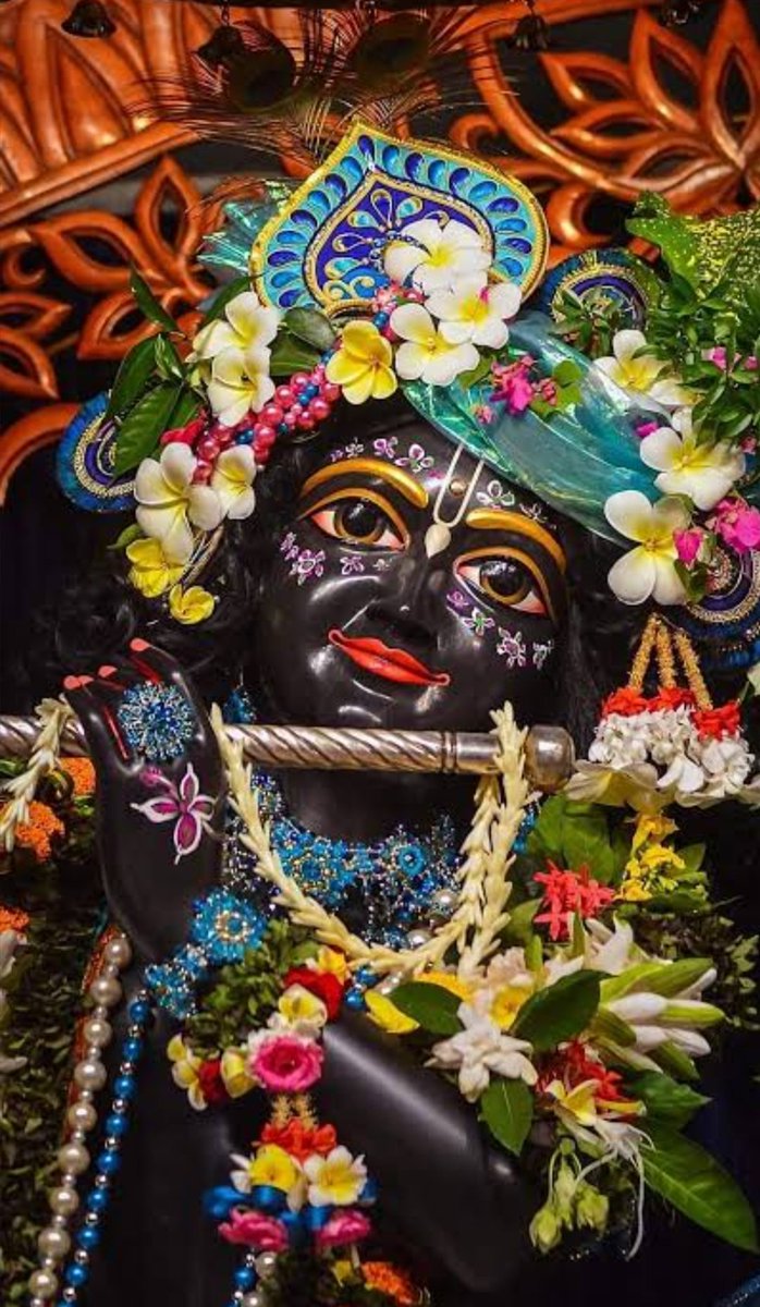 तेरी खुशी के हज़ार ठिकाने होंगे,

मेरी मुस्कान की वजह सिर्फ तुम हो...❤️ #राधे_राधे