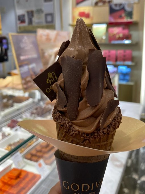 My cold heart runs on ice cream😋