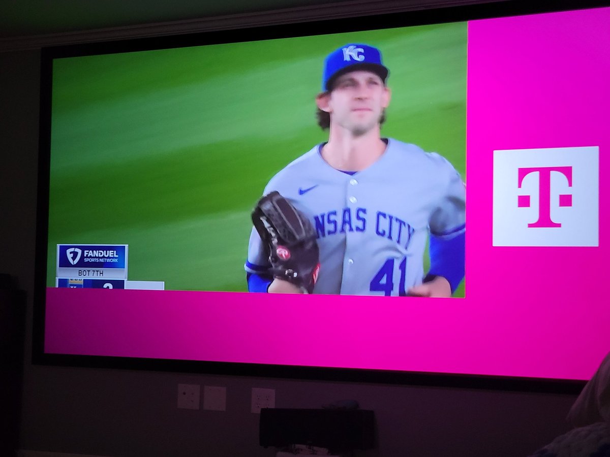 natemaestro's tweet photo. @FanDuelSN_KC Can you guys figure out your T-Mobile ad? You can't just overlay the ad over an otherwise unaltered feed. You need to fit the feed inside the ad. https://t.co/pxazEBNSDV