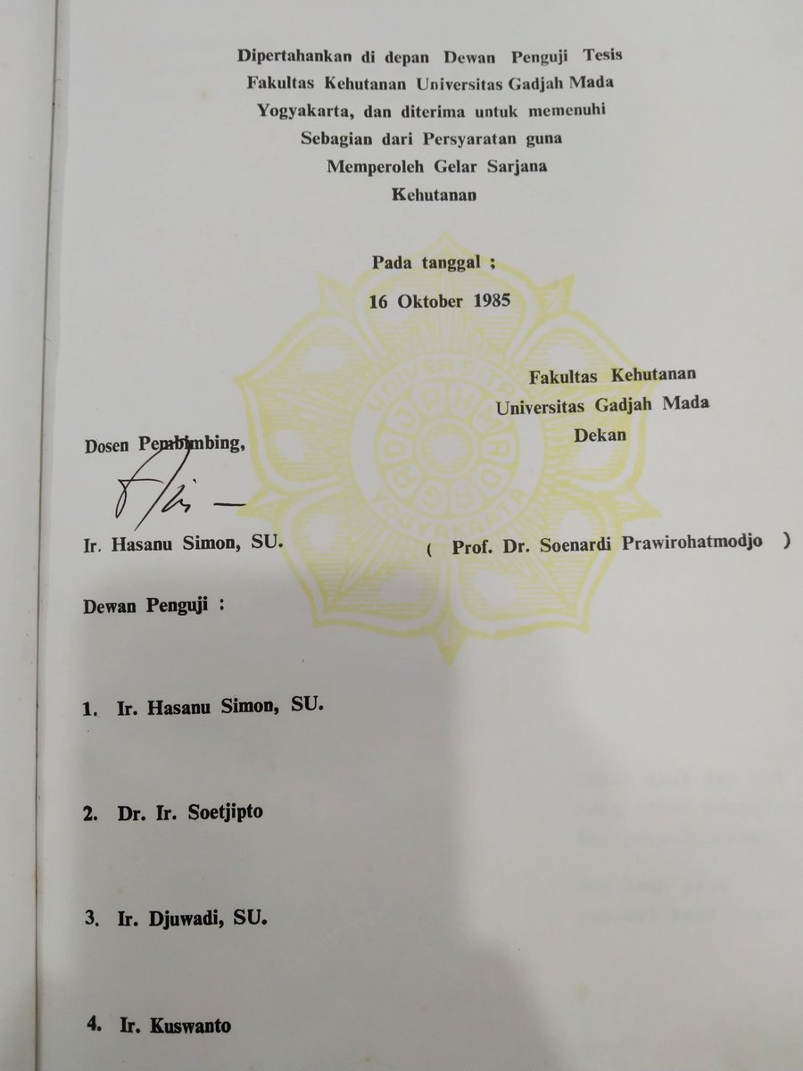 Kenapa sekarang UGM menjadi kampus yang gemar menyebarkan data palsu demi jokowi? Lembar pengesahan Skripsi Samanudin Barori Tou ternyata berjudul TESIS! Kampus memalukan tak tahu malu! Rektor Ova Emilia harus mundur!