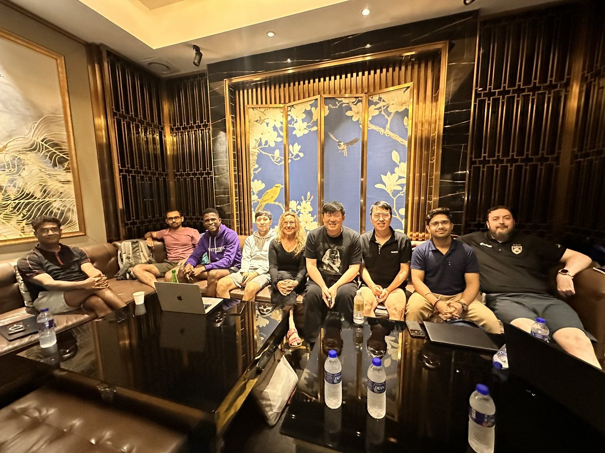 icphub_SG's tweet image. A great session, introducing #ICP to the Network School’s members, teaching them how to get their own internet identities and nns wallet. 

They also discover how #ckBTC integrates Bitcoin’s monetary value and security with the #InternetComputer’s high-performance environment,…