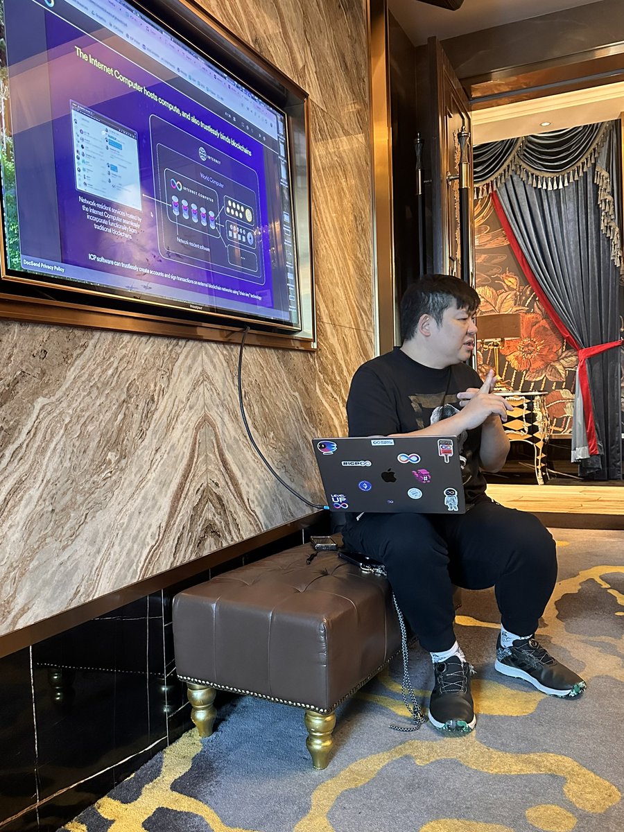 icphub_SG's tweet image. A great session, introducing #ICP to the Network School’s members, teaching them how to get their own internet identities and nns wallet. 

They also discover how #ckBTC integrates Bitcoin’s monetary value and security with the #InternetComputer’s high-performance environment,…